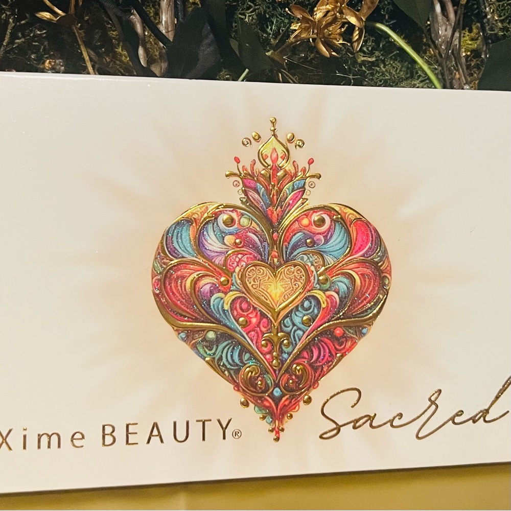 Scared Beauty Gold Embossed Multi-Purpose MUST HAVE pallet. - Picture 2 of 5